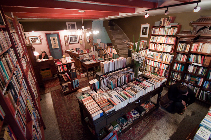 Walrus English Bookshop, San Telmo (2009).