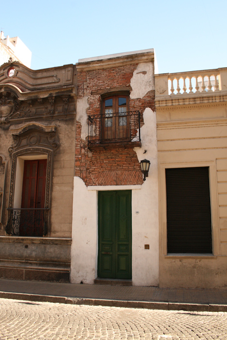 The narrowest house in Buenos Aires, San Telmo (2007).