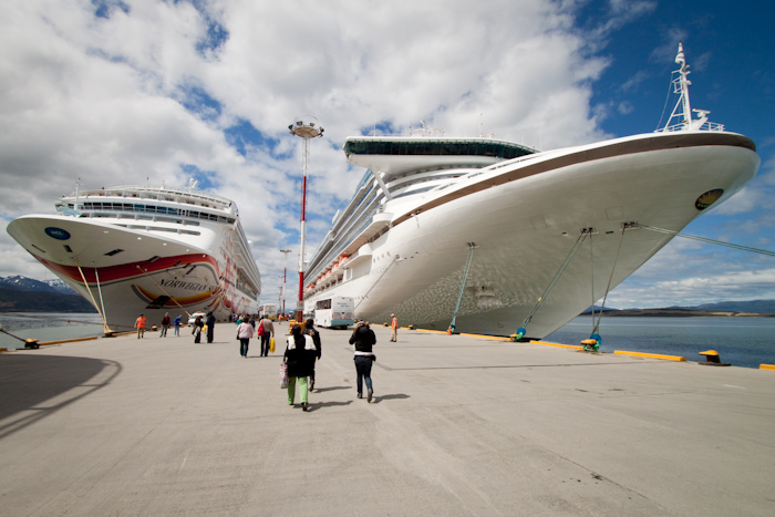 The Norwegian Sun and the Star Princess (2009).