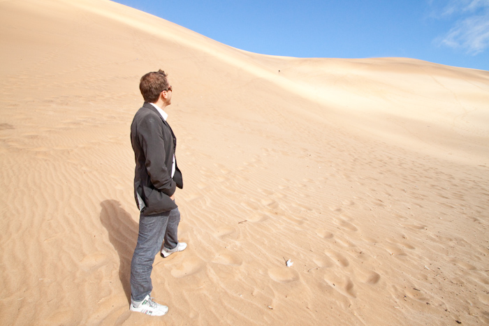 Dune 7 is about 300m high. My only plan was to climb the dune, juggle, jump a bit, and run back down.