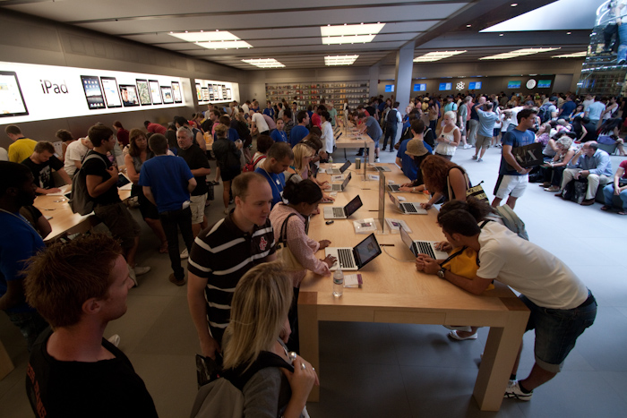 I cycled over to the Apple Store on 5th Avenue to buy a new power adaptor for my laptop. After experiencing it first hand, I can see why this shop is the most profitable per square foot in the whole of New York.